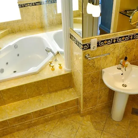 Marjan - 3 Bdr, 3 Bath, Parking *