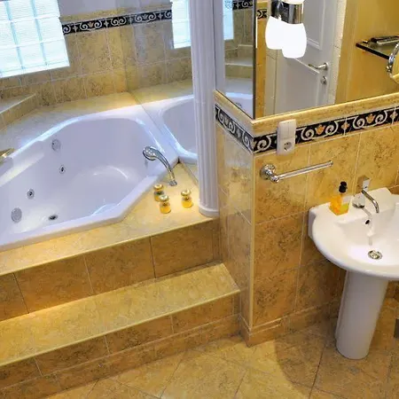 Marjan - 3 Bdr, 3 Bath, Parking Split