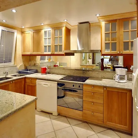 Marjan - 3 Bdr, 3 Bath, Parking Apartment *